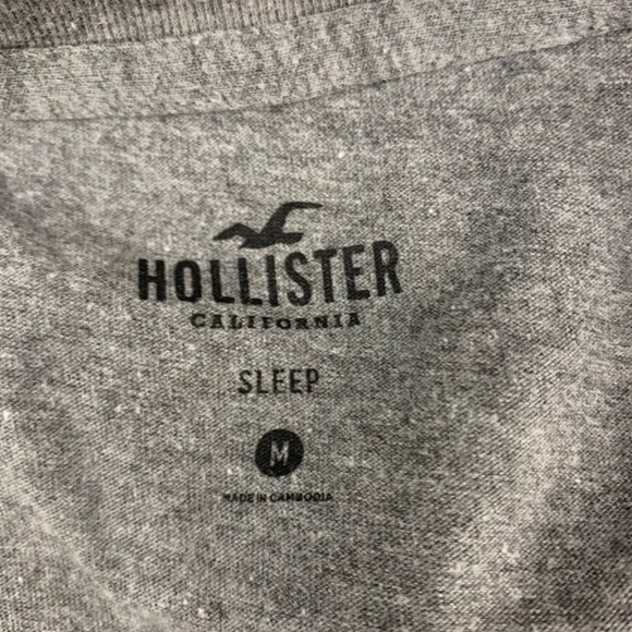 HOLLISTER CALIFORNIA - Christmas Holiday grey red long-sleeve pullover t-shirt - Picture 4 of 7
